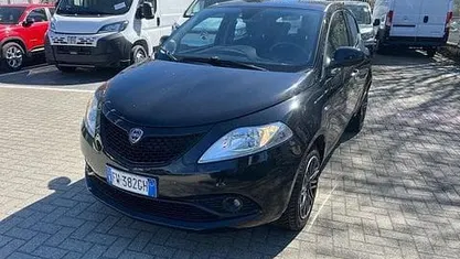 Usata Lancia Ypsilon Gold 69 CV (50 kW) 2019 Utilitaria