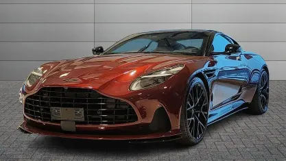 Nuova Aston Martin DB12 680 CV (500 kW) 2026 Liquid crimson Coupé