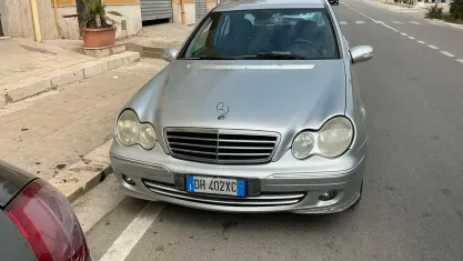 Usata Mercedes C220 Avantgarde 150 CV (110 kW) 2005 Grigio Berlina