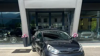 Usata Kia Rio 90 CV (66 kW) 2012 Grigio Berlina