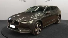 Grigio Usata 2022 Volvo V60 CC Plus Station wagon | 32.750 € (Ottimo prezzo)