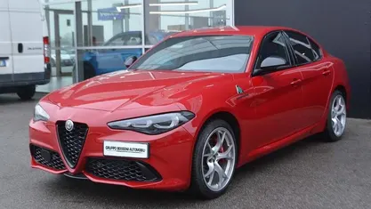 Rosso Usata 2023 Alfa Romeo Giulia Competizione Tre volumi | 44.900 € (Buon prezzo)