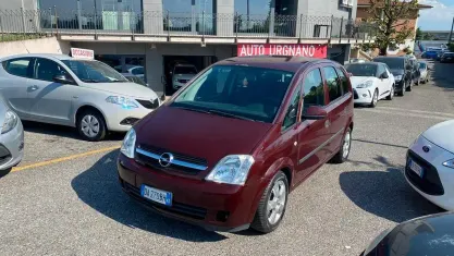 Usata Opel Meriva Cosmo 105 CV (77 kW) 2006 Viola Monovolume