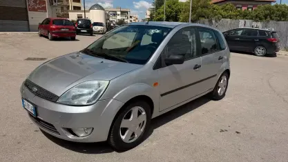 Usata Ford Fiesta 68 CV (50 kW) 2003 Grigio Utilitaria