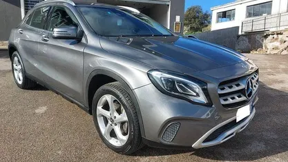 Usata Mercedes GLA200 136 CV (100 kW) 2018 Grigio SUV