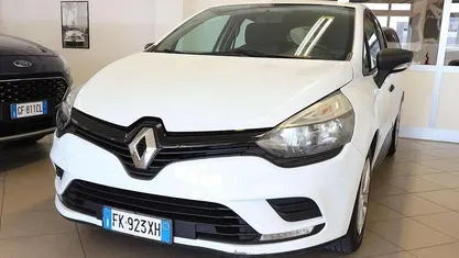 Bianco Usata 2017 Renault Clio IV Life Tre volumi | 7300 € (Buon prezzo)