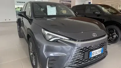 Ny Lexus LBX 136 HK (100 kW) 2026 Grå SUV