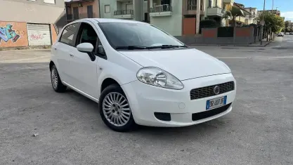 Usata Fiat Grande Punto Dynamic 75 CV (55 kW) 2009 Bianco Utilitaria
