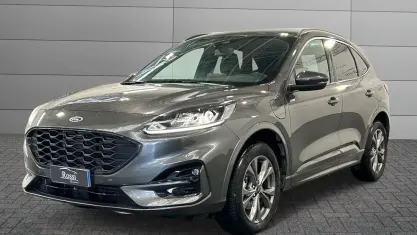 Usata Ford Kuga ST-Line 152 CV (111 kW) 2023 Grigio medio metallizzato SUV