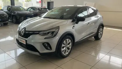 Usata Renault Captur Intens 143 CV (105 kW) 2021 Grigio SUV