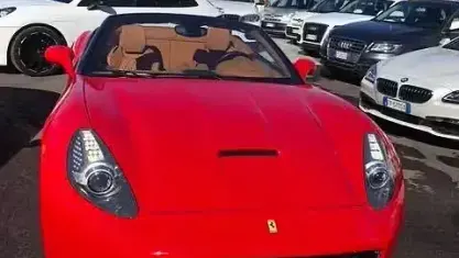 Usata Ferrari California 460 CV (338 kW) 2011 Rosso Cabrio