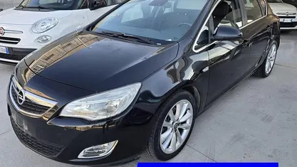 Usata Opel Astra Cosmo 125 CV (91 kW) 2010 Grigio Berlina