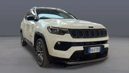 Usata Jeep Compass Summit 131 CV (96 kW) 2025 Alphine white & tetto nero SUV