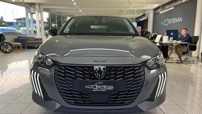 Usata Peugeot 208 Allure 101 CV (74 kW) 2025 Grigio selenium Utilitaria
