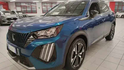 Usata Peugeot 2008 Allure 102 CV (75 kW) 2025 Blu SUV