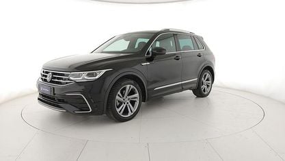 Usata VW Tiguan R-line 150 CV (110 kW) 2023 Deep black perlato SUV