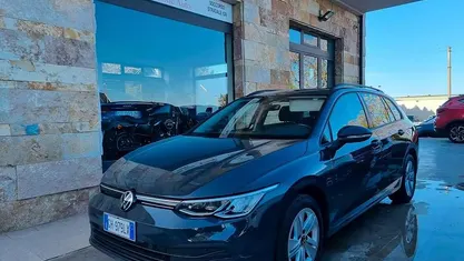 Usata VW Golf VIII Life 116 CV (85 kW) 2021 Gray Station wagon