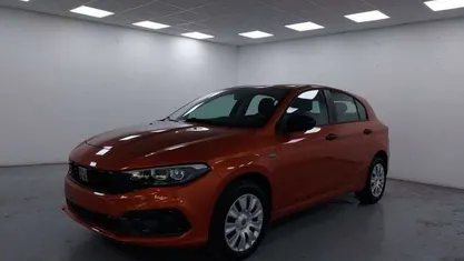 Arancione Usata 2024 Fiat Tipo Tre volumi | 19.990 € (Buon prezzo)