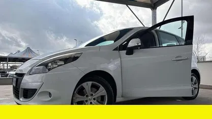 Bianco Usata 2011 Renault Scénic III Luxe Monovolume | 5990 € (Molto cara)