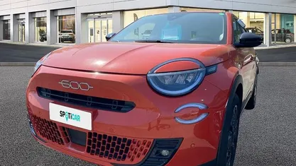 Usata Fiat 600 La Prima 101 CV (74 kW) 2024 Arancione SUV