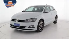 White silver met Usata 2018 VW Polo Comfortline Tre volumi | 10.900 € (Buon prezzo)