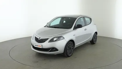 Usata Lancia Ypsilon Gold 69 CV (50 kW) 2022 Argento Utilitaria