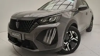 Usata Peugeot 2008 Allure 101 CV (74 kW) 2025 Grigio SUV