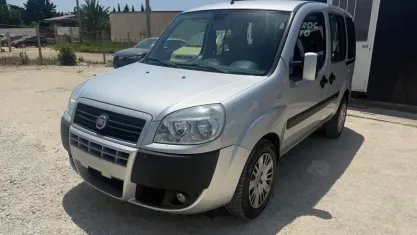 Usata Fiat Doblò 75 CV (55 kW) 2009 Grigio Monovolume