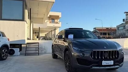 Usata Maserati Levante 275 CV (202 kW) 2017 Grigio SUV