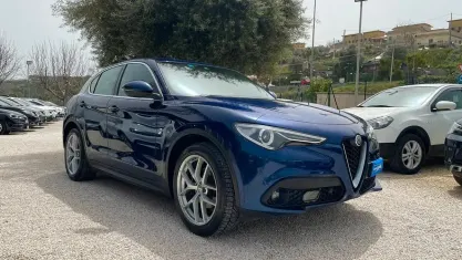 Käytetty Alfa Romeo Stelvio Executive 179 HP (131 kW) 2018 Sininen Katumaasturi