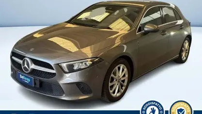 Begagnad Mercedes A180 Premium 136 HK (100 kW) 2019 Grå Sedan