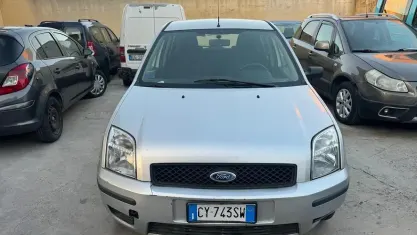 Usata Ford Fusion 68 CV (50 kW) 2005 Grigio Berlina