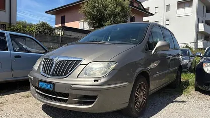 Beige Usata 2011 Lancia 2000 Tre volumi | 1700 €