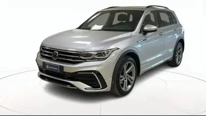 Usata VW Tiguan R-line 150 CV (110 kW) 2022 Grigio pastello SUV