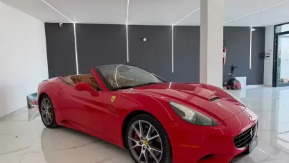 Usata Ferrari California 490 CV (360 kW) 2013 Rosso Cabrio