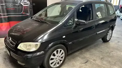 Usata Opel Zafira 101 CV (74 kW) 2004 Nero Monovolume