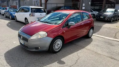 Usata Fiat Grande Punto Dynamic 77 CV (56 kW) 2006 Rosso Utilitaria