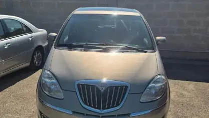 Usata Lancia Musa 95 CV (69 kW) 2008 Giallo Monovolume