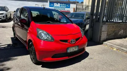 Usata Toyota Aygo Sol 54 CV (39 kW) 2007 Rosso Utilitaria