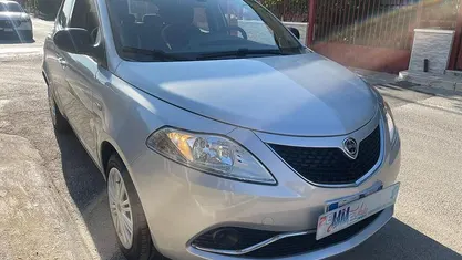 Argento Usata 2017 Lancia Ypsilon Gold Due volumi | 9000 € (Buon prezzo)