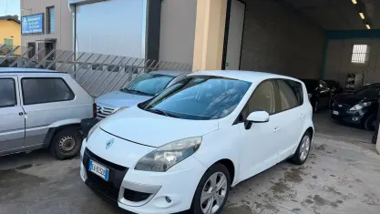 Usata Renault Grand Scénic II 110 CV (80 kW) 2009 Bianco Monovolume