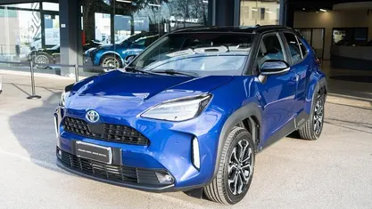 Usata Toyota Yaris Cross Trend 116 CV (85 kW) 2022 Blu' met SUV