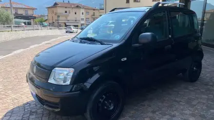 Usata Fiat Panda Active 77 CV (56 kW) 2011 Nero Utilitaria