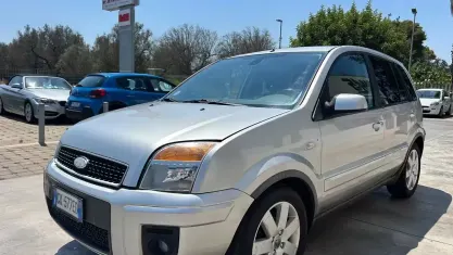 Usata Ford Fusion 68 CV (50 kW) 2007 Argento Utilitaria