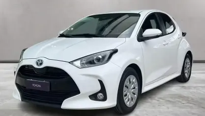 Usata Toyota Yaris Hybrid Active 92 CV (67 kW) 2022 Bianco Berlina