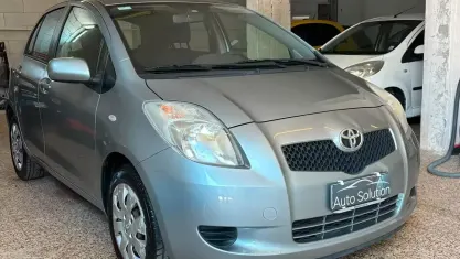 Usata Toyota Yaris Sol 69 CV (50 kW) 2007 Grigio Utilitaria