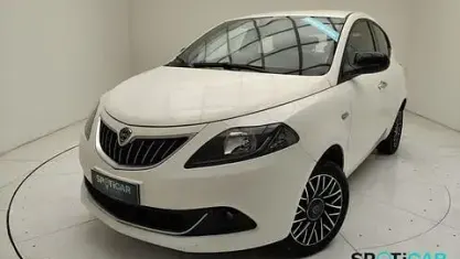 Usado Lancia Ypsilon S 70 HP (51 kW) 2024 Branco Citadino