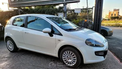 Usata Fiat Punto Evo Dynamic 105 CV (77 kW) 2010 Bianco Utilitaria