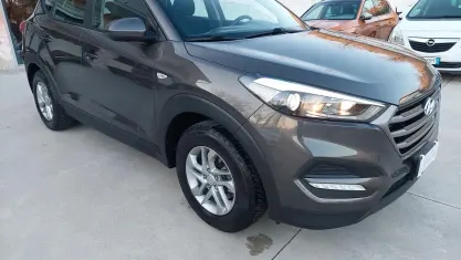 Usata Hyundai Tucson Comfort 116 CV (85 kW) 2017 Marrone SUV