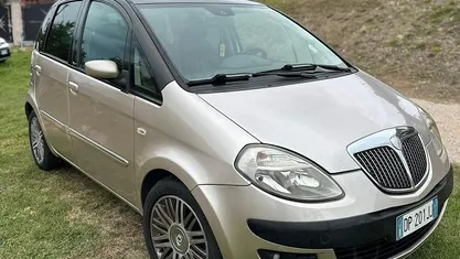 Usata Lancia Musa 90 CV (66 kW) 2008 Oro Monovolume